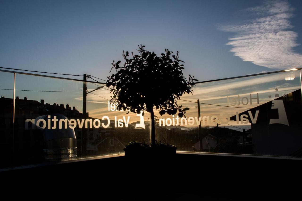 Hotel Val Convention Nigran Bagian luar foto