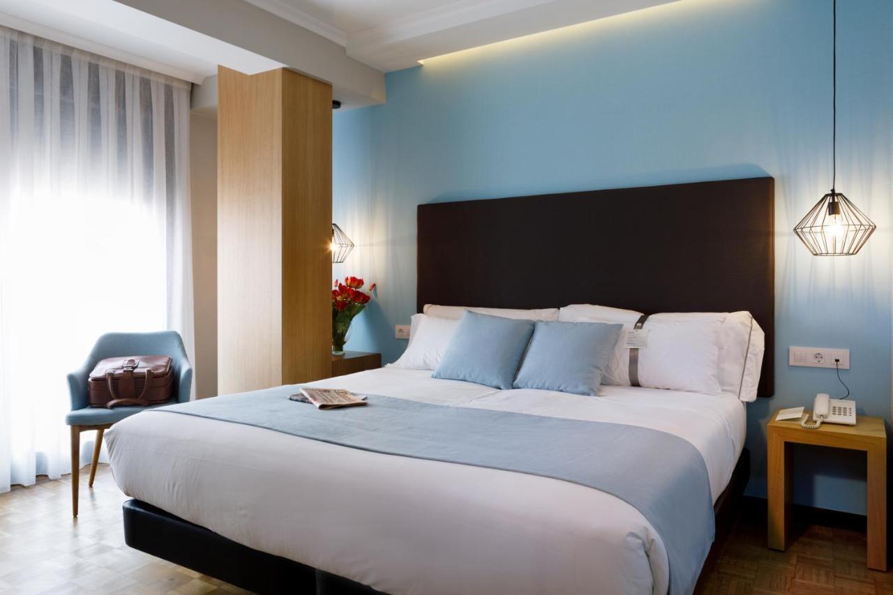 Hotel Val Convention Nigran Bagian luar foto