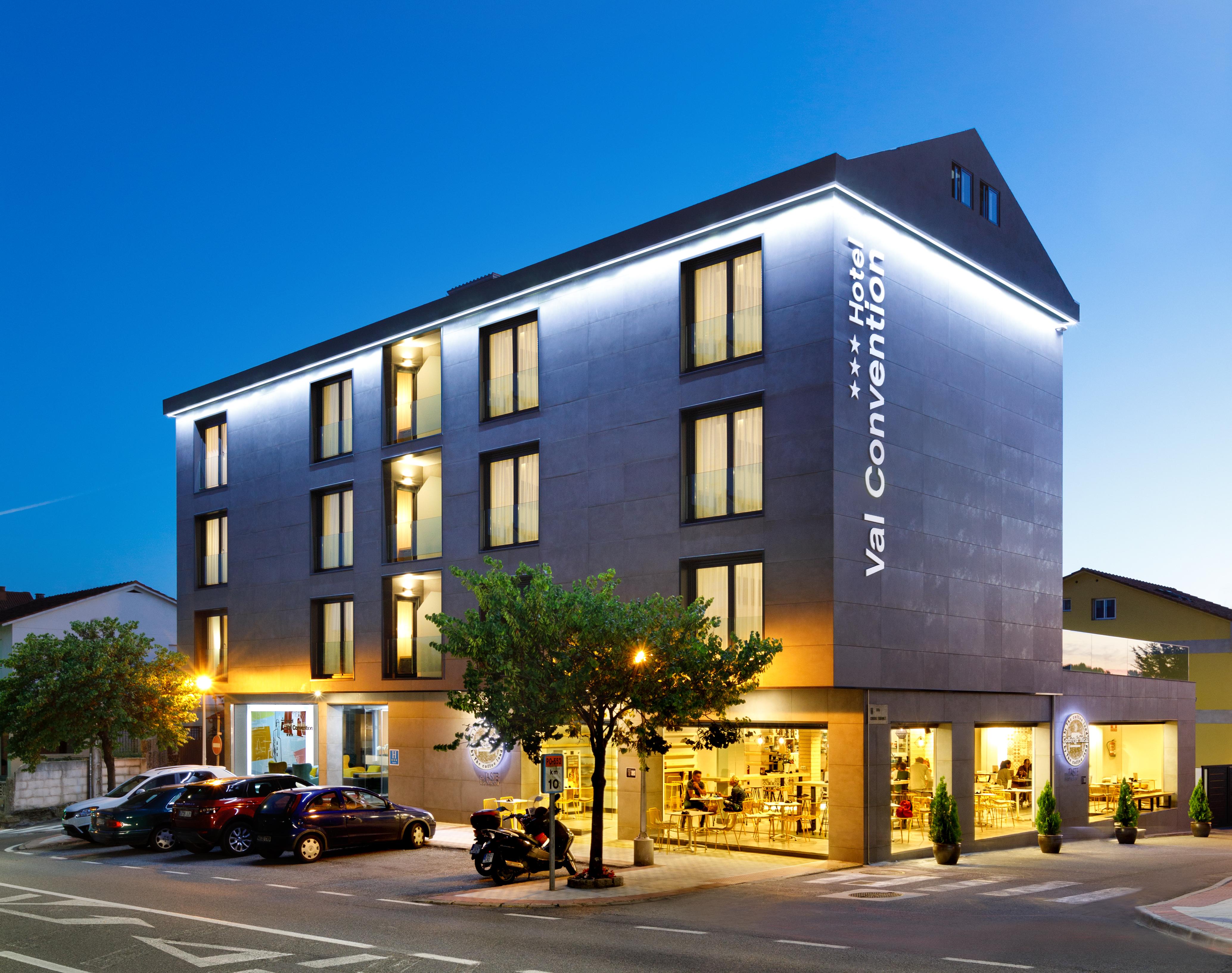 Hotel Val Convention Nigran Bagian luar foto