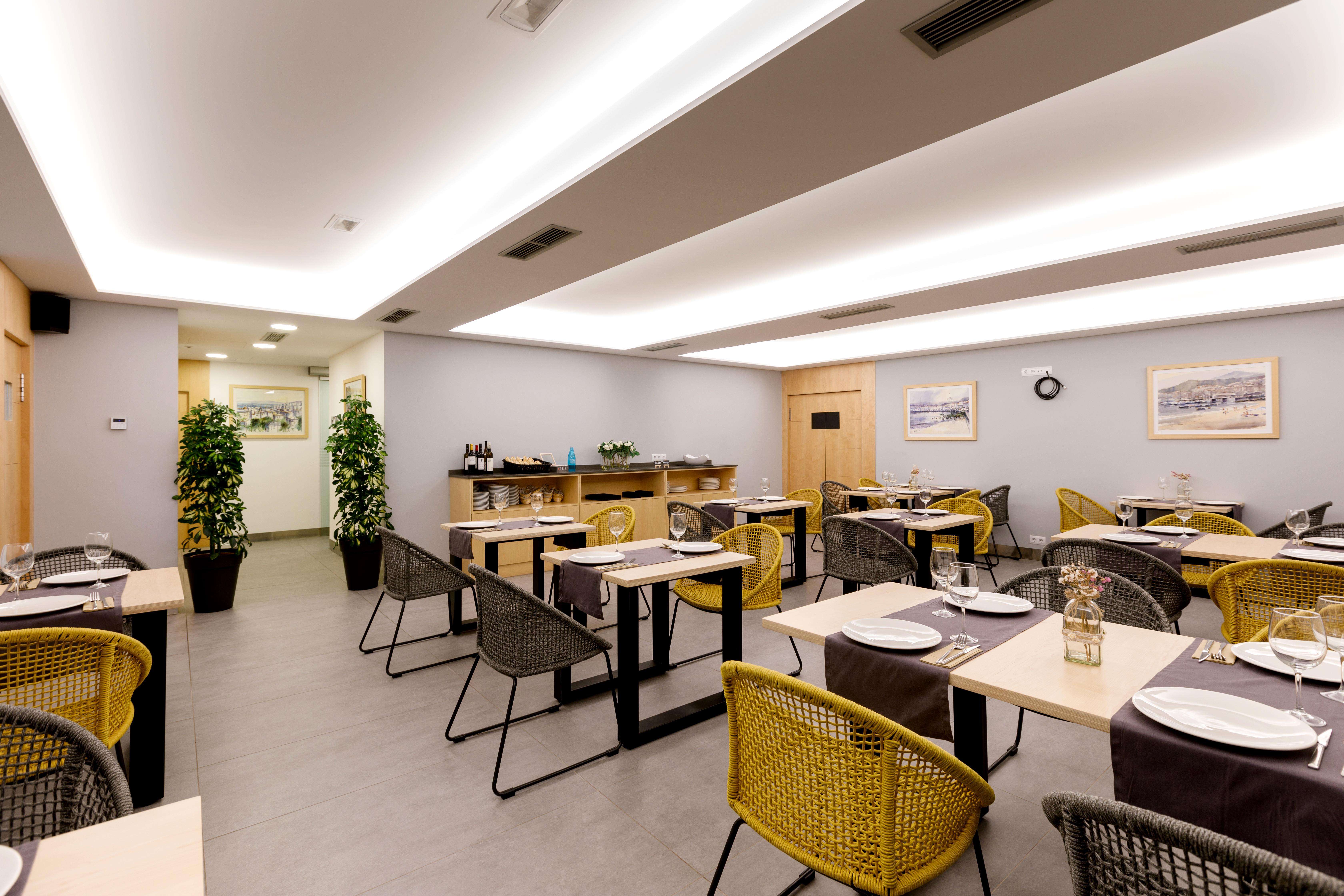 Hotel Val Convention Nigran Bagian luar foto