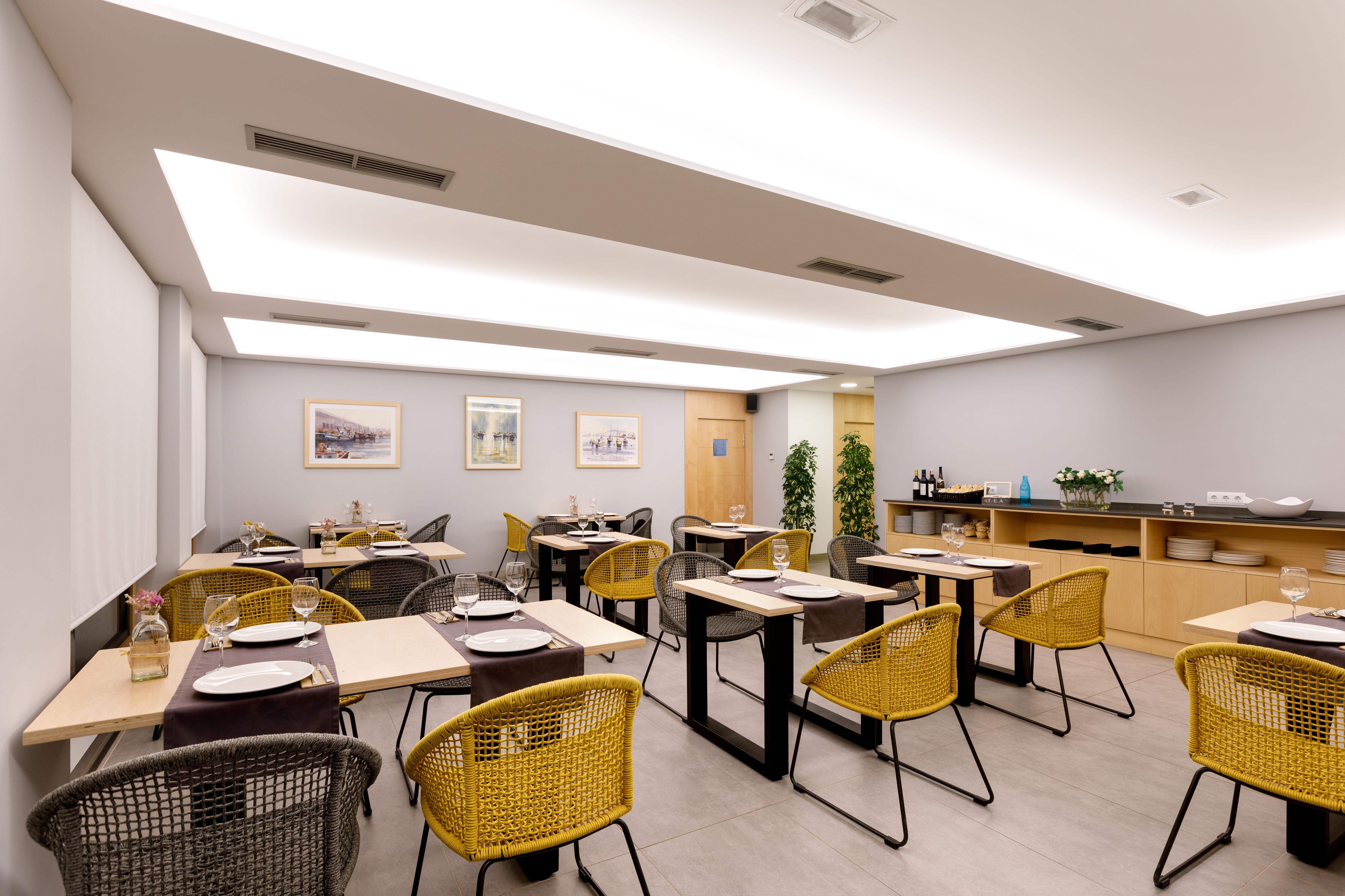 Hotel Val Convention Nigran Bagian luar foto