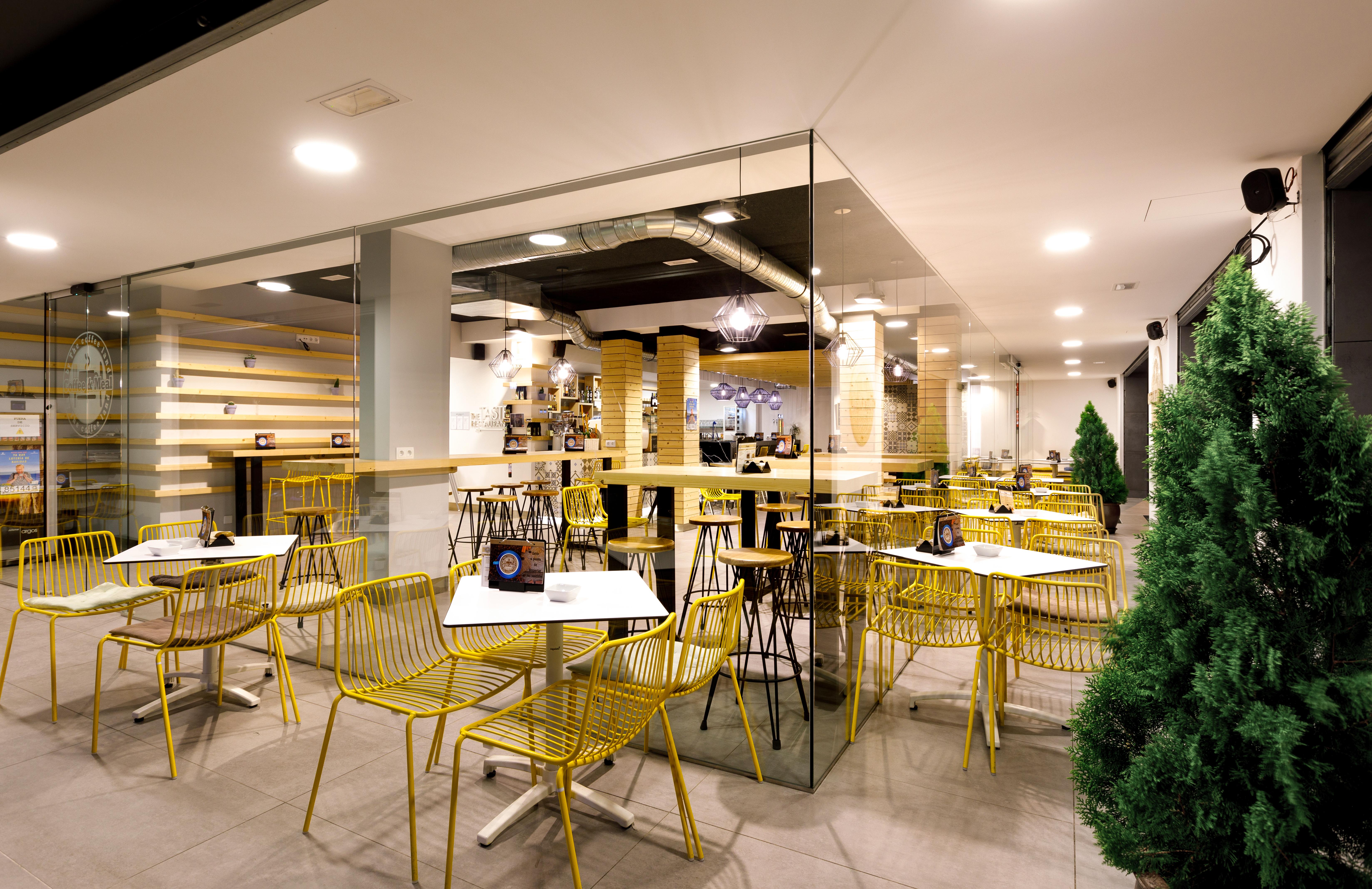 Hotel Val Convention Nigran Bagian luar foto